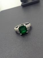 <h2></h2><p>18K WhiteGold<BR />Genuine Emerald 3.24ct with 0.27ct Diamonds<BR /><BR />Please call for price information.<BR /><BR />#DDS305
</p>